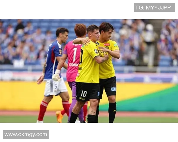 横滨水手与清水果冻的精彩对决揭开新篇章，谁能在赛场上笑到最后